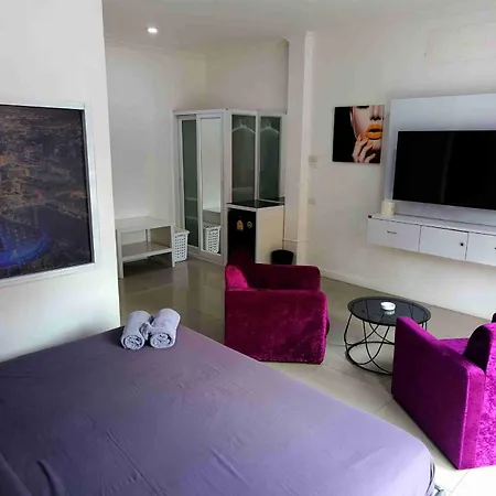 Titanic Residence-7 Minute Walk To The โรงแรม Pattaya