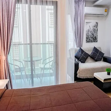 Well Furnished With Balcony Holiday home Pattaya