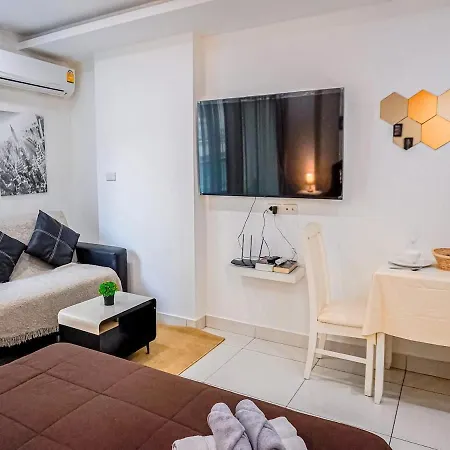 Well Furnished With Balcony Pattaya