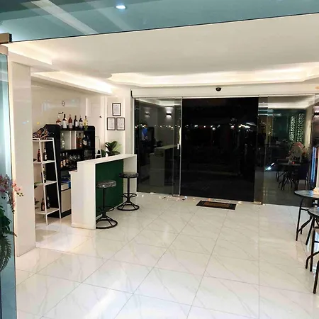 Titanic Residence-7 Minute Walk To The โรงแรม