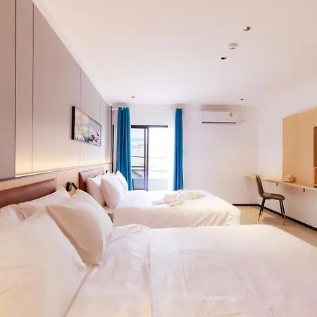 โรงแรม Banana South *