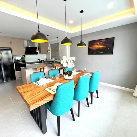Zensiri Stylish Brand New Pool วิลล่า Pattaya
