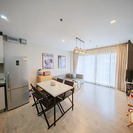 The Base Sea View Apartment *