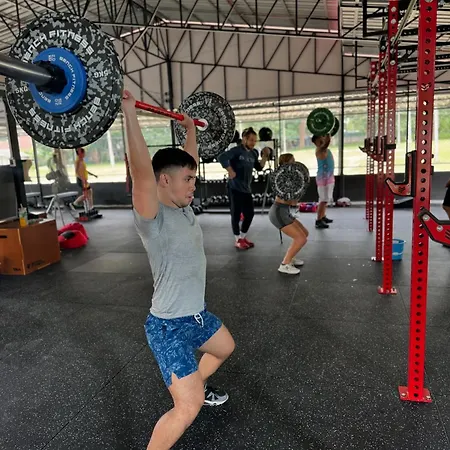 Rage Fight Academy รีสอร์ท *