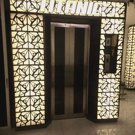 Titanic Residence-7 Minute Walk To The โรงแรม