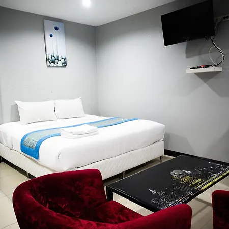 Golden Star Hotel 3*
