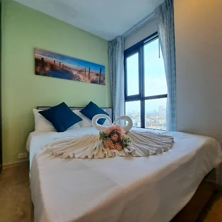 Sea View 2 Bed Rare Find Great Location