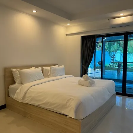 B52 Pool Villa Pattaya
