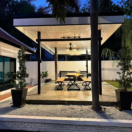 B52 Pool Villa *