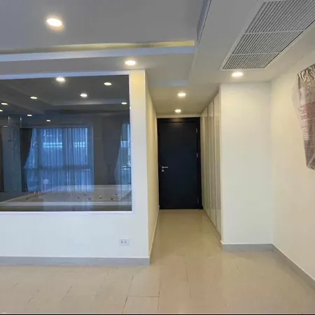 New! Huge - Jacuzzi & Pool Access - Grand Avenue