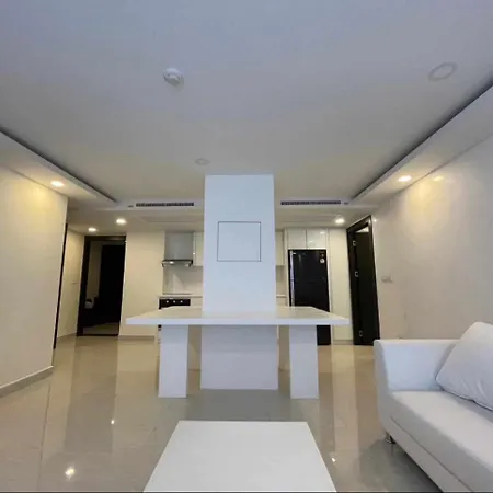 New! Huge - Jacuzzi & Pool Access - Grand Avenue อพาร์ทเม้น Pattaya