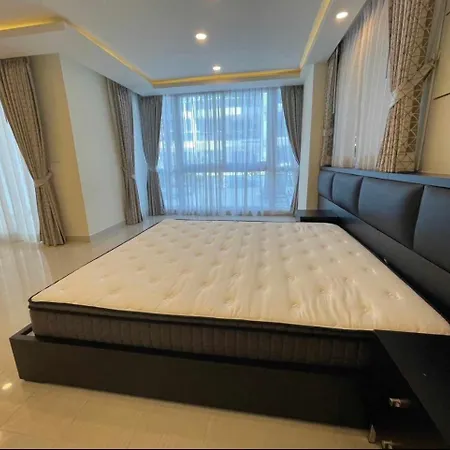 อพาร์ทเม้น New! Huge - Jacuzzi & Pool Access - Grand Avenue