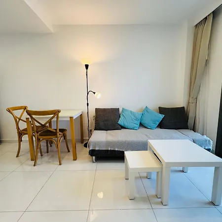 Cozy Ocean Hideaway 400m To & Fast Wi-fi Apartment Pattaya
