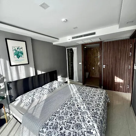 Grand Avenue Apartment