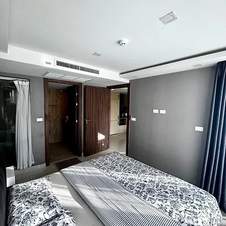 Grand Avenue Apartment
