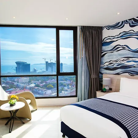 Brighton Grand & Convention Hotel 5*