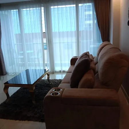 Grand Avenue Middle Town Apartment *