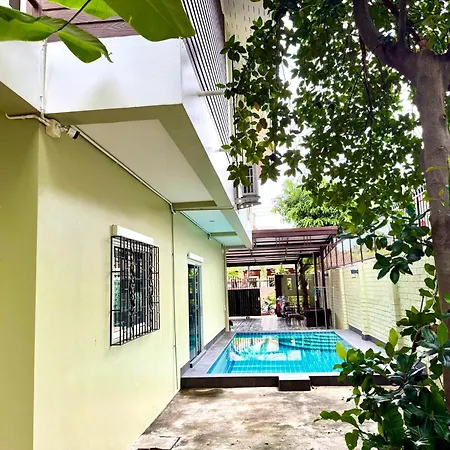 Warisa Happy Pool Near