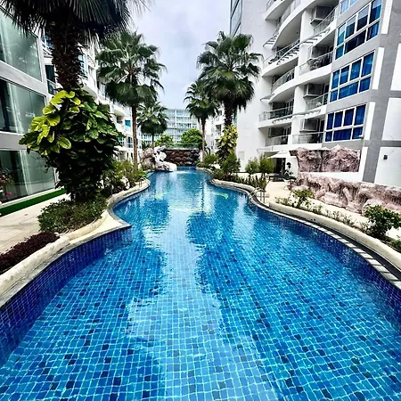Grand Avenue Apartment *