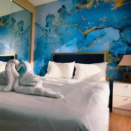 Luxury 2-bedroom Sea View Escape