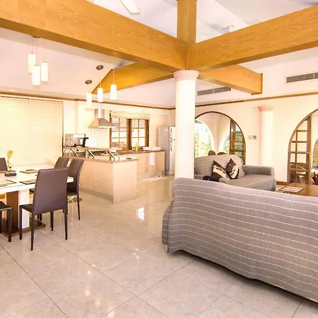 Villa Grand Condo Lotus Pool Villa Near The Beach Pattaya