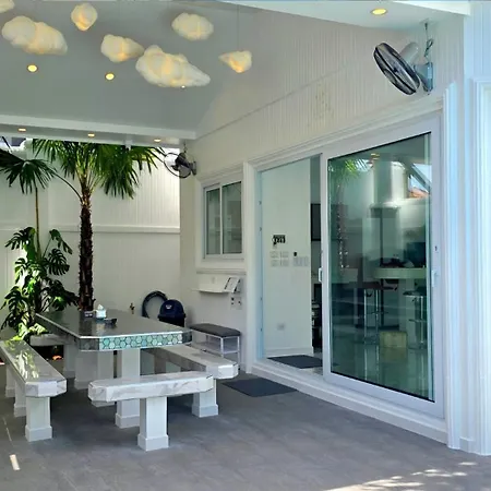 Lumaland Luxury Pool Walking Street วิลล่า *