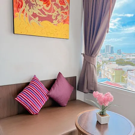 โรงแรม Vareena Palace