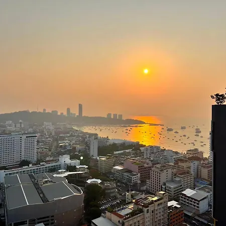 The Base Seaview อพาร์ทเม้น