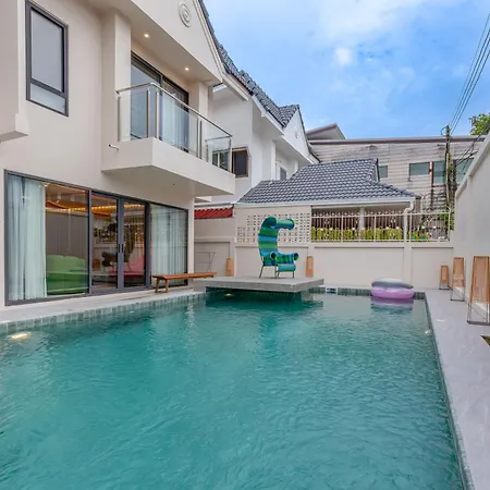 T M L-urban Exquisite Pool -4 Bedrooms & 6 Bathrooms - Private Ktv - Prime Location -family & Group