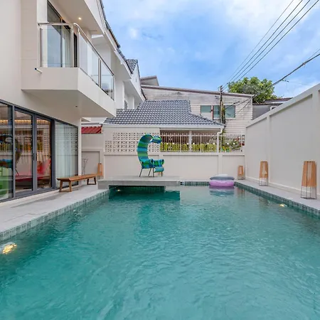 T M L-urban Exquisite Pool -4 Bedrooms & 6 Bathrooms - Private Ktv - Prime Location -family & Group * Pattaya