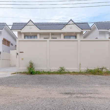 Villa T M L-urban Exquisite Pool -4 Bedrooms & 6 Bathrooms - Private Ktv - Prime Location -family & Group *