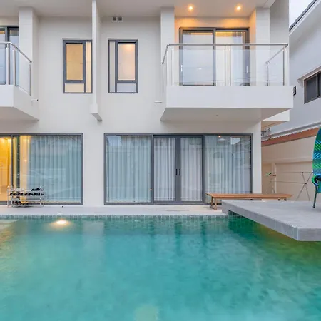 T M L-urban Exquisite Pool -4 Bedrooms & 6 Bathrooms - Private Ktv - Prime Location -family & Group * Pattaya