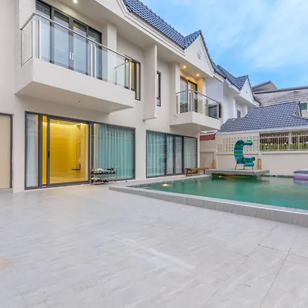 T M L-urban Exquisite Pool -4 Bedrooms & 6 Bathrooms - Private Ktv - Prime Location -family & Group Villa
