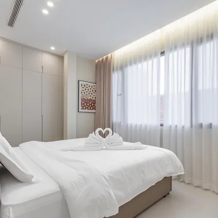T M L-urban Exquisite Pool -4 Bedrooms & 6 Bathrooms - Private Ktv - Prime Location -family & Group Villa *