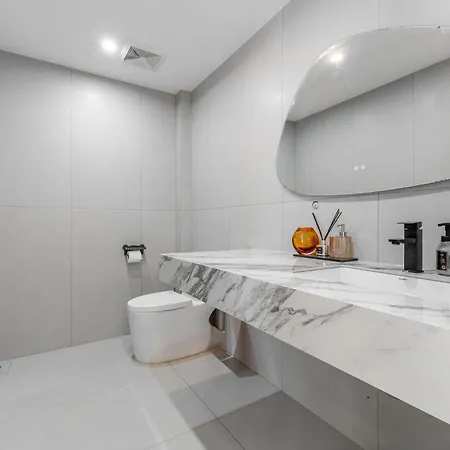 T M L-urban Exquisite Pool -4 Bedrooms & 6 Bathrooms - Private Ktv - Prime Location -family & Group Villa Pattaya