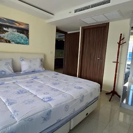 Apartment Grand Avenue F811 *