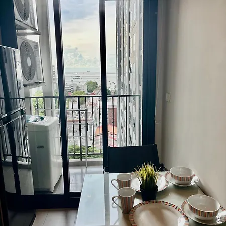 อพาร์ทเม้น The Base Sea View