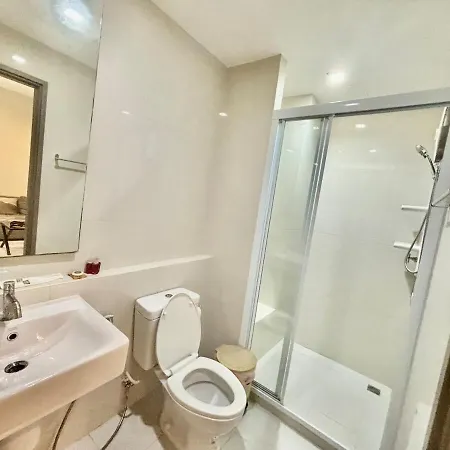 อพาร์ทเม้น The Base Sea View *