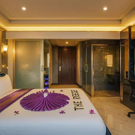 โรงแรม The Globe Hotel, Bar & Restaurant Pattaya
