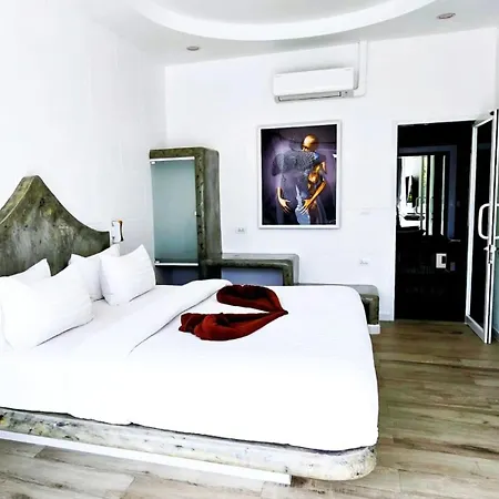 Starland Luxury Pool Walking Street * Pattaya