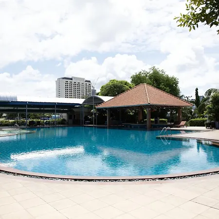 โรงแรม The Leela & 4*