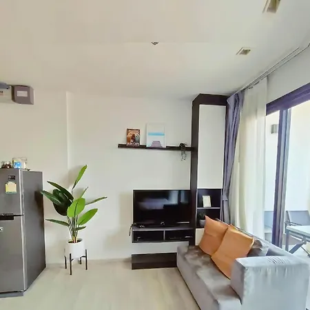 2 Bed Excellent Location Infinity Pool Apartment