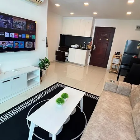 Park Royal 3, Pratamnak Soi 6, * Pattaya