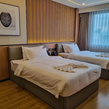 Man Tony Hotel 4*