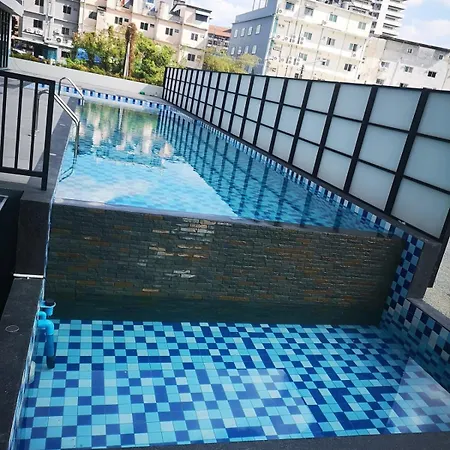 Family In Baan Pakdi Apartment