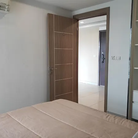 Arcadia Beach-continental Apartment *
