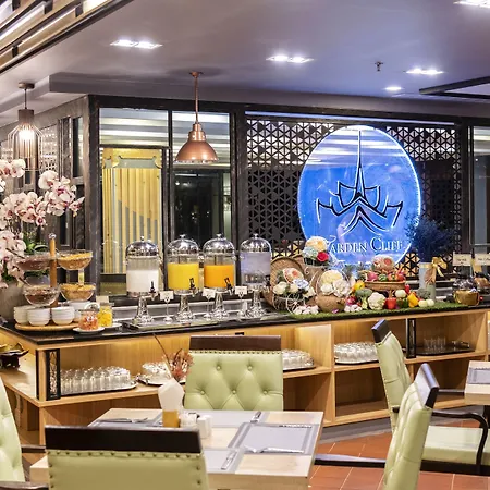 รีสอร์ท Garden Cliff And
