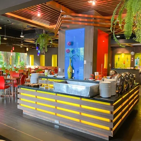 โรงแรม The Seasons