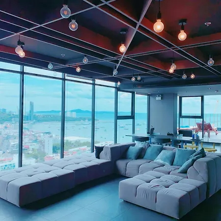The Base Sea View * Pattaya