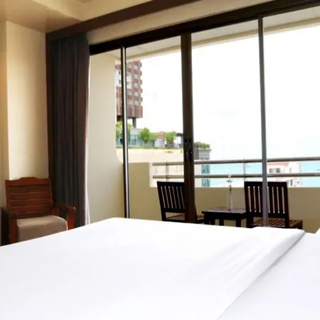 Sunshine & Residences Hotel 3*